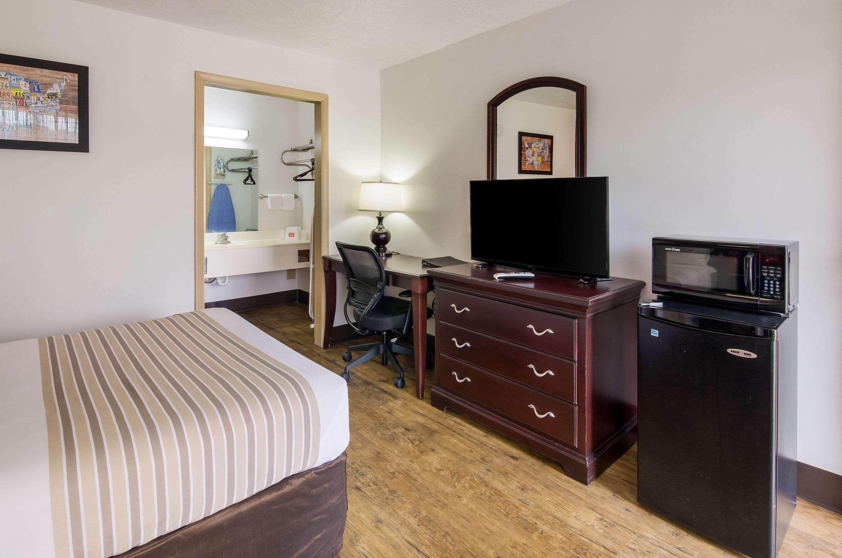 Econo Lodge Marion I-81 Exteriör bild