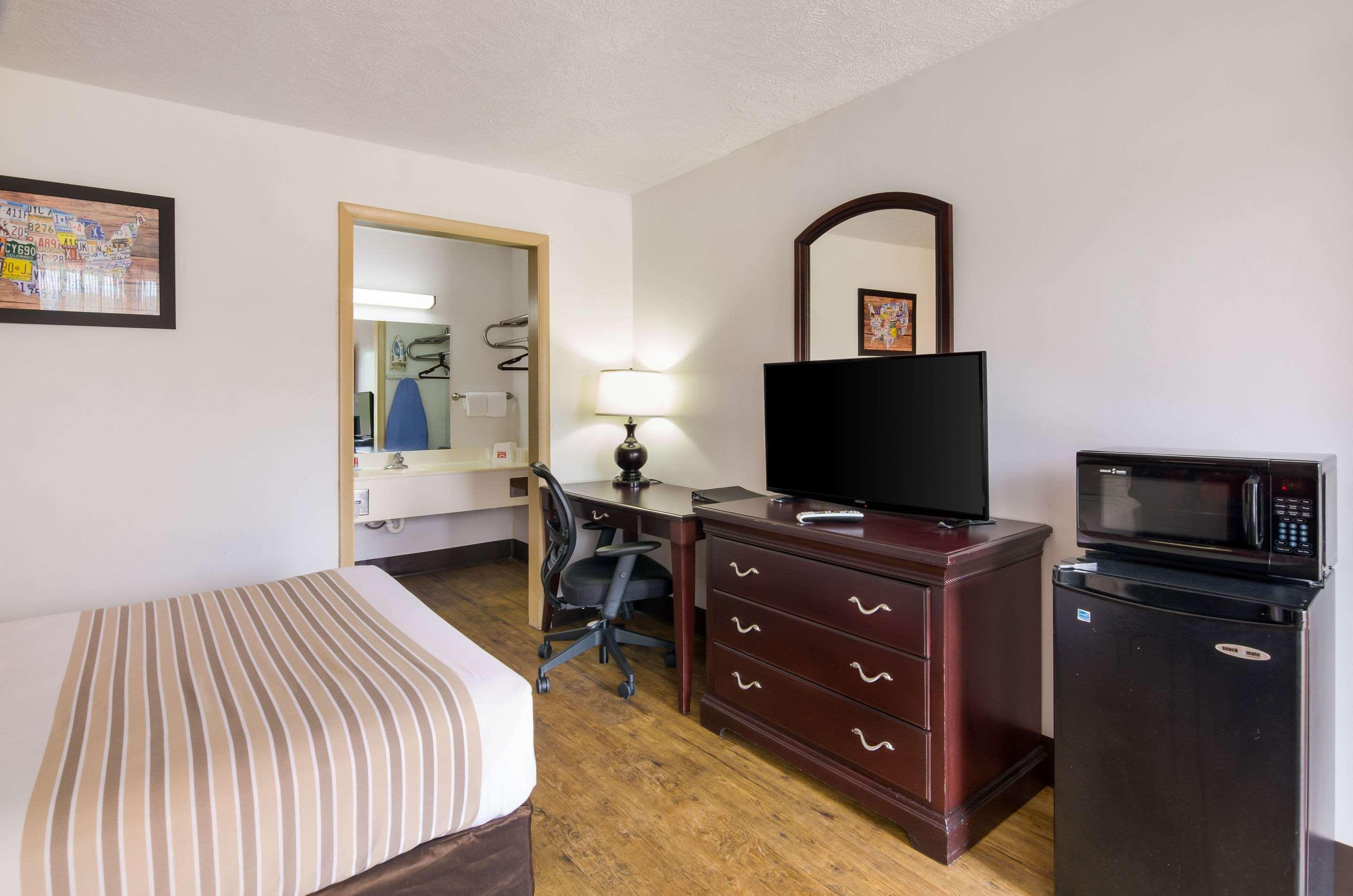 Econo Lodge Marion I-81 Exteriör bild